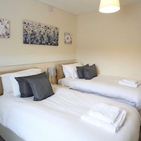 Free Parking, Cosy House In The Center Of Taunton! Sleeps 6 People! 빌라 외부 사진